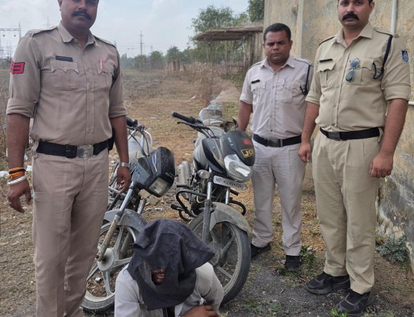 BIG NEWS: दलौदा में बाइक चोर का खेल खत्म, CCTV, मुखबिर और पुलिस की ताबड़तोड़ कार्रवाई से खुला राज, चोरी की 2 मोटरसाइकिल बरामद, शातिर आरोपी नागेश्वर गिरफ्तार,पढ़े खबर