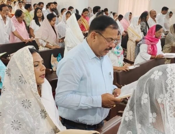 NEWS: त्याग, प्रेम और क्षमा का संदेश, नीमच के आशीष भवन चर्च में गुड फ्राइडे पर उमड़ा आस्था का सैलाब, प्रभु यीशु के सात वचनों ने भाव-विभोर किया माहौल, पढ़े खबर 