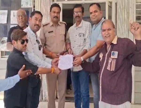 BIG NEWS: खड़गे के बयान पर भड़का गुस्सा, नीमच में हिंदू संगठनों का थाना घेराव, गिरफ्तारी की मांग से गरमाई सियासत,पढ़े पवन राव शिंदे की ये खबर