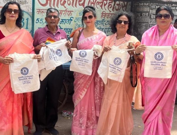 NEWS: महावीर इंटरनेशनल प्रियदर्शिनी का बड़ा कदम, 300 थैलियां बांटी और प्लास्टिक के खिलाफ छेड़ दी जंग, ‘मेरी थैली मेरी सहेली’ से गूंजा बाजार, पढ़े खबर