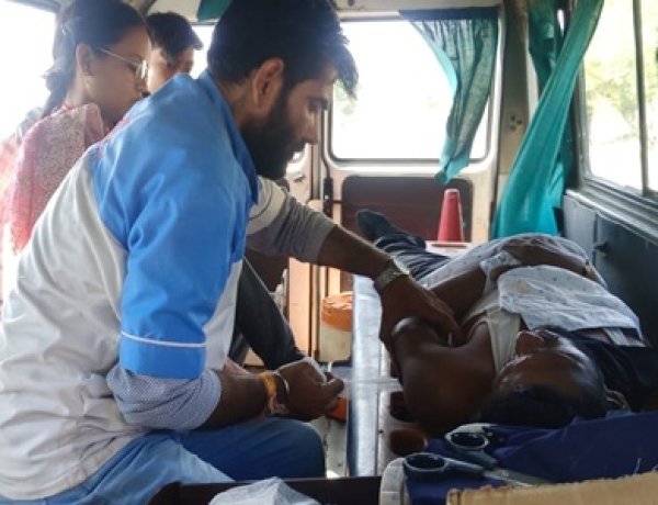 BIG NEWS : असंतुलित होकर रेलिंग से टकराई स्कूटी, हादसे में मनासा निवासी दो युवक घायल, एम्बुलेंस ने पहुंचाया जिला अस्पताल, ये घटना महू-नीमच हाईवे की, पढ़े खबर