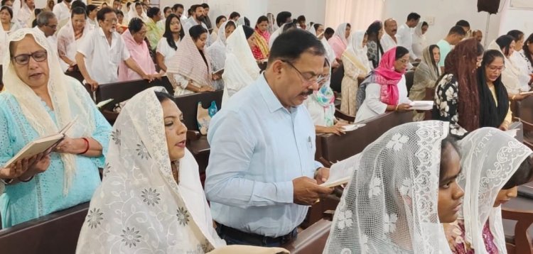 NEWS: त्याग, प्रेम और क्षमा का संदेश, नीमच के आशीष भवन चर्च में गुड फ्राइडे पर उमड़ा आस्था का सैलाब, प्रभु यीशु के सात वचनों ने भाव-विभोर किया माहौल, पढ़े खबर 