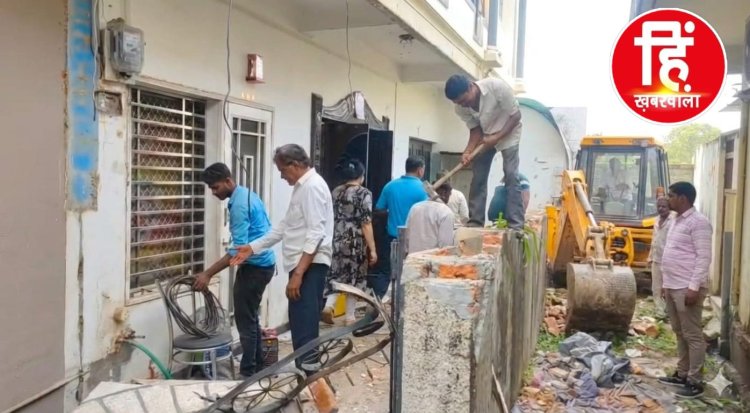 BIG NEWS :CM हेल्पलाइन के बाद नीमच में कड़ा एक्शन: जैन कॉलोनी में अवैध अतिक्रमण पर चला जेसीबी का नपा का पंजा,नामजद अतिक्रमणकारियों के पक्के निर्माण ढहे, 4 घंटे की कार्रवाई में सार्वजनिक रास्ता हुआ मुक्त,पढ़े ये खबर