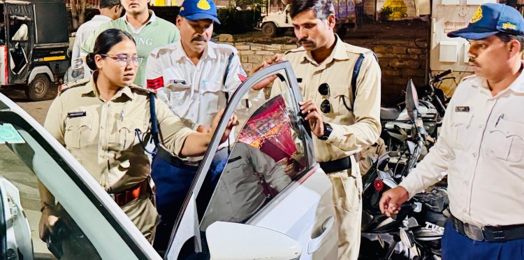 BIG NEWS: नीमच में ट्रैफिक का कड़ा शिकंजा, काली फिल्म वालों पर सीधी कार्रवाई, नाबालिग चालकों के परिजनों को बुलाकर दी सख्त चेतावनी, 44 चालान से वसुले ₹15,400, पढ़े खबर