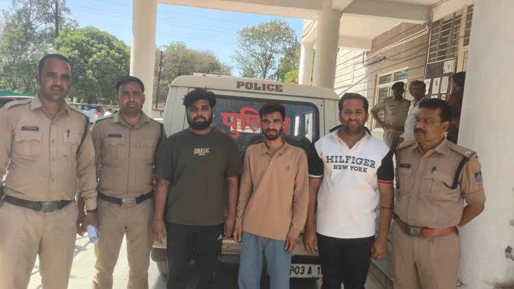 BIG BREAKING;नीमच पुलिस की बड़ी स्ट्राइक, ऑनलाइन क्रिकेट सट्टा खिलाते 3 आरोपी गिरफ्तार, लाखों का हिसाब और नकदी बरामद,पढ़े खबर