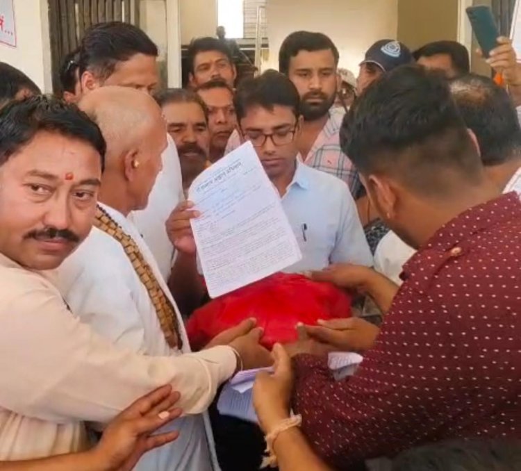 BIG NEWS : गोवंश को ‘राष्ट्रमाता’ का दर्जा देने की मांग तेज, राष्ट्रपति के नाम सौंपा गया ज्ञापन,केंद्रीय कानून और ‘गोसेवा मंत्रालय’ गठन की भी उठी मांग, नीमच से अभियान को समर्थन,पढ़े खबर