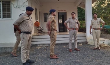 BIG NEWS : थानों और चौकियों का औचक निरिक्षण करने पहुंचे पुलिस कप्तान राजेश व्यास, फाइलों का किया अवलोकन, तो CCTV कैमरों की स्थिति को देखा, रात्रि गश्त और चैकिंग पॉइंट को लेकर दिए ये निर्देश, पढ़े खबर