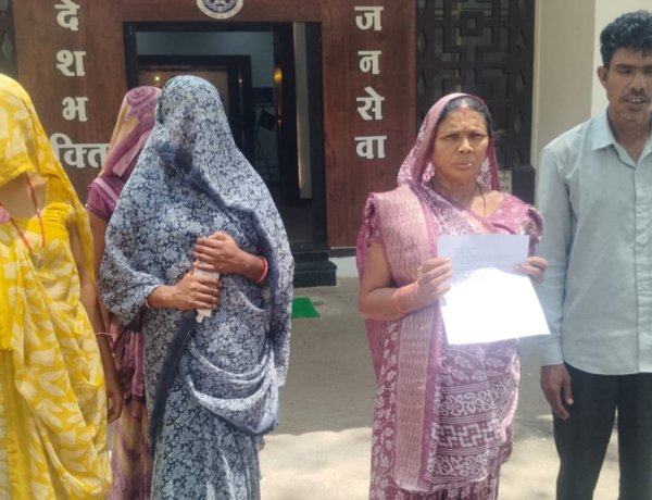 BIG NEWS: नीमच में बाछड़ा समाज की महिला का फूटा दर्द, एसपी ऑफिस पहुंच लगाई इंसाफ की गुहार,  मारपीट, छेड़छाड़, लूट और अपहरण के आरोपों से मचा हड़कंप, पीड़िता बोली – “शिकायत की तो जान से मारने की दी धमकी”, क्या है पूरा मामला पढ़े ये खबर