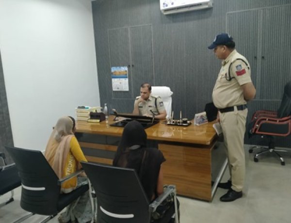 BIG NEWS: नीमच पुलिस की जनसुनवाई में फरियादियों की लगी कतार: एएसपी नवल सिंह सिसोदिया ने मौके पर सुनी समस्याएं, 10 सीएम हेल्पलाइन शिकायतों का कराया संतुष्टिपूर्वक निराकरण, पढ़े खबर