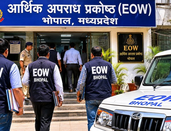 BIG NEWS: मरा हुआ शख्स बना जमीन का वारिस… फिर खुला ऐसा राज कि उड़ गए अधिकारियों के होश! नीमच में फर्जी वारिस बनाकर करोड़ों की जमीन हड़पने की साजिश का पर्दाफाश, पूर्व सरपंच-तहसीलदार समेत 6 पर केस, पढ़े खबर