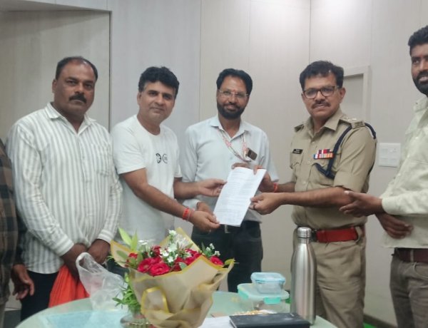 NEWS: माधव बंसल पर अहीर समाज और नारायणी सेना का फूटा गुस्सा, पुलिस अधीक्षक को सौंप ज्ञापन, की सख्त कार्रवाई की मांग,पढ़े खबर