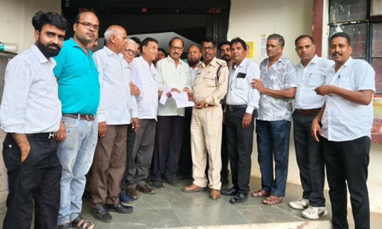 BIG NEWS : अधिवक्ता को मिली धमकी, तो सड़कों पर उतरा अभिभाषक संघ, फिर नारेबाजी करते हुए पहुंचे रामपुरा और मनासा थाने, अपनी मांगो को लेकर सौंपा ज्ञापन, आखिर क्या है पूरा मामला, पढ़े इस खबर में