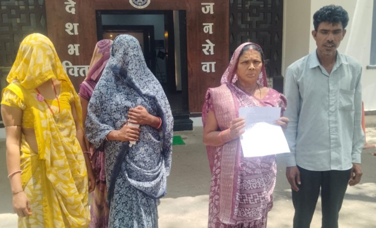 BIG NEWS: नीमच में बाछड़ा समाज की महिला का फूटा दर्द, एसपी ऑफिस पहुंच लगाई इंसाफ की गुहार,  मारपीट, छेड़छाड़, लूट और अपहरण के आरोपों से मचा हड़कंप, पीड़िता बोली – “शिकायत की तो जान से मारने की दी धमकी”, क्या है पूरा मामला पढ़े ये खबर