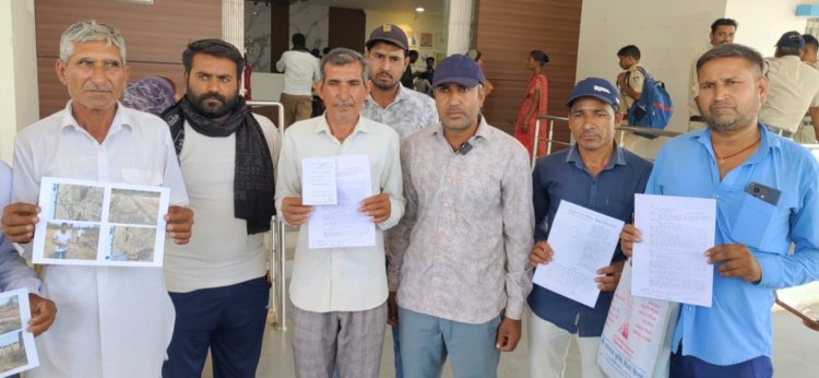 BREAKING NEWS: नीमच में न्याय पर उठे बड़े सवाल, अपर कलेक्टर को रिश्वत देकर निरस्त कराया आदेश, फिर खंभे गाड़कर बंद कर दिया किसानों का एकमात्र रास्ता, 60 किसानों का प्रशासन पर भ्रष्टाचार का आरोप, जनसुनवाई में गूंजा मामला, पढ़े खबर