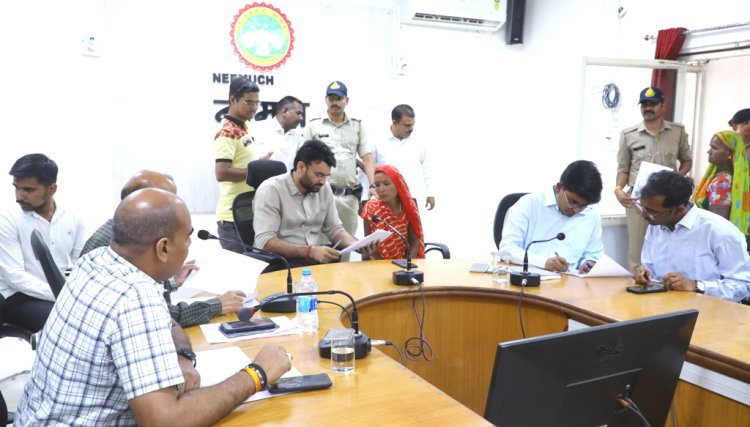 BIG NEWS : जनसुनवाई में पहुंचे पीड़ित, तो नीमच जिला कलेक्टर ने सूनी समस्याएं, फिर इस तालाब से तत्काल अतिक्रमण हटाने के दिए निर्देश, तो बीमार व्यक्ति को मिलेगी रेडक्रॉस से आर्थिक मदद, पढ़े खबर