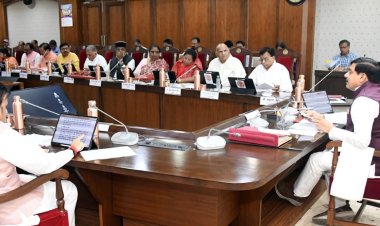 BIG NEWS: MP सरकार का बड़ा तोहाफ!ग्रामीणों की मौज,बिना स्टाम्प ड्यूटी के मिलेगी घर की असली ओनरशिप,तो स्कूली बच्चों को मिलेगी रेडीमेड यूनिफॉर्म,करोडों के विकास कार्यों को मिली मंजूरी,पढ़े ये खबर
