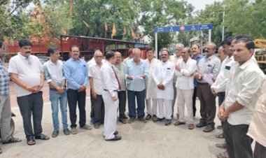 NEWS: पिपलिया स्टेशन को रेलवे का बड़ा जंक्शन बनाने की मांग तेज, नई रेल लाइन से लेकर कई ट्रेनों के ठहराव हेतु रेल मंत्री और डीआरएम को भेजा गया विस्तृत ज्ञापन, पढ़े खबर