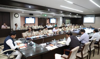 BIG NEWS :MP में अपराधियों की अब खैर नहीं! संपत्ति कुर्की से साइबर क्राइम तक,सीएम मोहन यादव ने पुलिस को दिए सख्त निर्देश,महिलाओं की सुरक्षा,अपराधियों पर शिकंजा और आधुनिक पुलिसिंग पर सरकार का बड़ा फोकस,पढ़े ये खबर