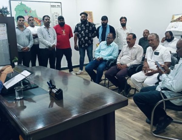 BIG NEWS : वर्षा ऋतु से पहले अलर्ट मोड पर नीमच नगर पालिका, CMO दुर्गा बामनिया ने ली स्वच्छता पर्यवेक्षकों की बैठक, नालों की साफ-सफाई करने सहित दिए ये महत्वपूर्ण निर्देश, पढ़े खबर