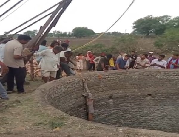 BREAKING NEWS : मौत बनकर धंसी कुएं की मिट्टी: मालाखेड़ा में निर्माण कार्य के दौरान ठेकेदार जिंदा दफन, मौके पर मौत; दो मजदूर घायल, एक गंभीर, पढ़े मनीष जोलानिया की खबर