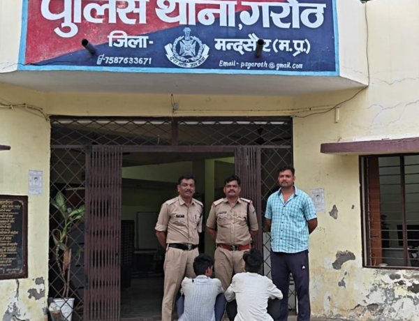 BIG NEWS: स्कूटी पर सवार था नशे का कारोबारी... पुलिस को देखते ही उड़ गए होश! तलाशी में निकली एमडी और डोडाचूरा की खेप, पूछताछ में खुला तस्करी के पूरे नेटवर्क का काला खेल, दो गिरफ्तार, एक फरार, पढ़े खबर