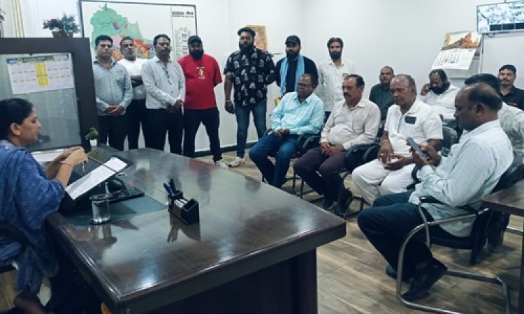 BIG NEWS : वर्षा ऋतु से पहले अलर्ट मोड पर नीमच नगर पालिका, CMO दुर्गा बामनिया ने ली स्वच्छता पर्यवेक्षकों की बैठक, नालों की साफ-सफाई करने सहित दिए ये महत्वपूर्ण निर्देश, पढ़े खबर