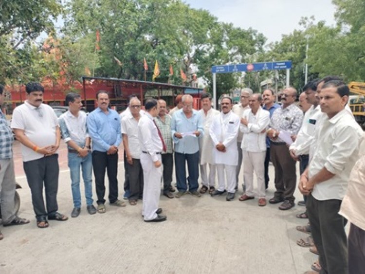 BIG NEWS: पिपलिया स्टेशन को रेलवे का बड़ा जंक्शन बनाने की मांग तेज, नई रेल लाइन से लेकर कई ट्रेनों के ठहराव हेतु रेल मंत्री और डीआरएम को भेजा गया विस्तृत ज्ञापन, पढ़े खबर