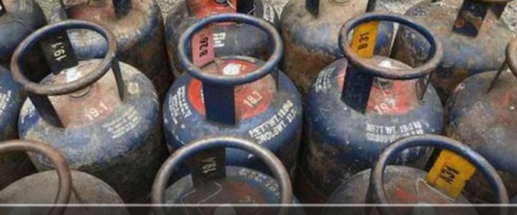 BIG NEWS: "आखिरकार टूट गया पाबंदी का ताला! केंद्र सरकार के बड़े फैसले से कॉमर्शियल LPG सिलेंडर की सप्लाई बहाल, होटल-रेस्टोरेंट और शादी उद्योग में खुशी की लहर", पढ़े खबर