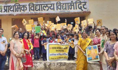 NEWS: खुशियों से गूंज उठा विद्या मंदिर स्कूल, 80 से अधिक नन्हे विद्यार्थियों को मिली मुफ्त कॉपियां-स्टेशनरी, पालक संघ ने बांटी शिक्षा की सौगात, पढ़े खबर