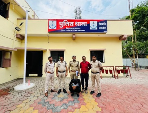 BIG NEWS :चाय की टापरी पर शुरू हुआ विवाद... कुछ ही मिनटों में बिछ गई लाश! नागदा में तलवार से सीना चीरकर की हत्या, 24 घंटे में हत्यारा और सबूत छिपाने वाला गिरफ्तार, पढ़े खबर