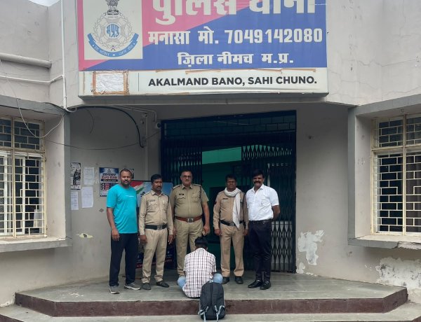 BIG BREAKING: आधी रात में पीठ पर टंगा बैग और बाइक की सवारी, बालाजी मंदिर के सामने मनासा पुलिस से हुआ सामना, फिर तलाशी के दौरान खुला ये बड़ा राज,अब आगे के काउंटडाउन में जुटी पुलिस,क्या हैं पूरा मामला पढ़े ये खबर