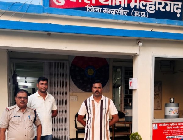 BIG NEWS: बिना नंबर की अल्टो ने बढ़ाया मल्हारगढ़ पुलिस का शक... पीछा शुरू हुआ तो खुल गया नशे का बड़ा खेल, 5 कट्टों में मिला 69.5 किलो डोडाचूरा; 1 तस्कर गिरफ्तार, 2 फरार... पढ़ें खबर