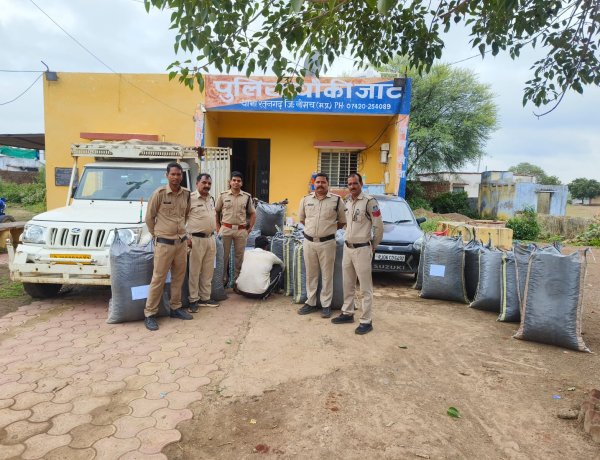 BIG NEWS: ​खाकी का कड़ा वार, गोल डूंगरी चौराहा पर जाट चौकी पुलिस की नाकाबंदी,नशे की बड़ी खेप बरामद,पिकअप वाहन के साथ 1 गिरफ्तार तो इन 5 की तलाश,पायलटिंग कर रही कार भी जब्त,क्या हैं राजस्थान कनेक्शन,पढ़े ये खबर