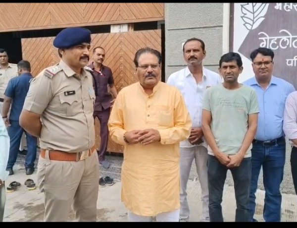 NEWS: नशे के खिलाफ मनोहर वाटिका में पुलिस का जनजागरण अभियान, पूर्व विधायक जितेंद्र गहलोत और पार्षदों ने युवाओं से की नशे से दूर रहने की अपील, पढ़े खबर