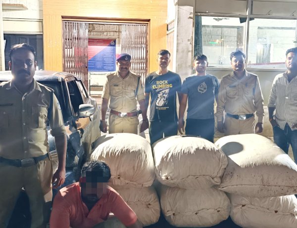 BIG NEWS : रात के अंधेरे मे डोडाचूरा लेकर भाग रहा था सगोर का तस्कर, सीतामऊ पुलिस की नाकाबंदी बनी काल... बिना नंबर की स्विफ्ट समेत लाखो का माल किया जब्त, पढ़े खबर