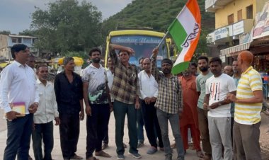 NEWS: दतिया फतह का जश्न रतनगढ़ में गूंजा, कांग्रेस कार्यकर्ताओं ने आतिशबाजी कर बांटी मिठाई, पढ़े खबर