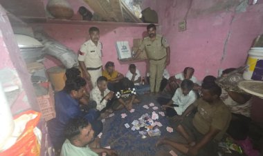 BIG NEWS: आधी रात टापरी में चल रहा था ‘खेल’, मारी अचानक पुलिस ने एंट्री… तो मच भगदड़, मौके का मंजर देख दंग रह गए जवान!, क्या है पूरा मामला पढ़े बबलू यादव की ये खबर