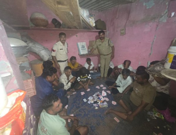 BIG NEWS: आधी रात टापरी में चल रहा था ‘खेल’, मारी अचानक पुलिस ने एंट्री… तो मच भगदड़, मौके का मंजर देख दंग रह गए जवान!, क्या है पूरा मामला पढ़े बबलू यादव की ये खबर