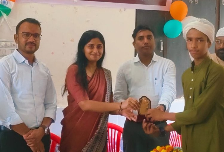 NEWS: स्वतंत्रता दिवस पर मनासा में गूंजे देशभक्ति के तराने, नन्हे-मुन्ने बच्चों ने दिखाई प्रतिभा; SDM, तहसीलदार और CMO ने बढ़ाया हौसला, शील्ड देकर किया सम्मानित, पढ़े खबर