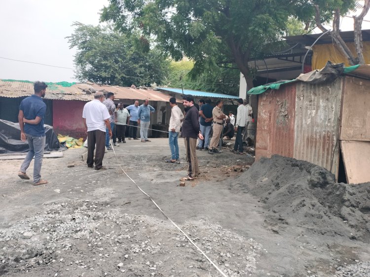 BIG NEWS: झाड़ा में आवासीय पट्टों की बिक्री के आरोप से गरमाया मामला, 180 फीट की सीसी रोड पर अतिक्रमण बना रोड़ा; मौके पर पहुंचा प्रशासन, पढ़े खबर