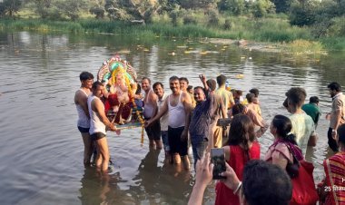 NEWS: जयकारों से गूंज उठा बमोरी, बप्पा की विदाई में उमड़ा आस्था का सैलाब, भागेश्वर महादेव स्टॉप डेम पर 400 से ज्यादा गणेश प्रतिमाओं का विसर्जन, पढ़े खबर