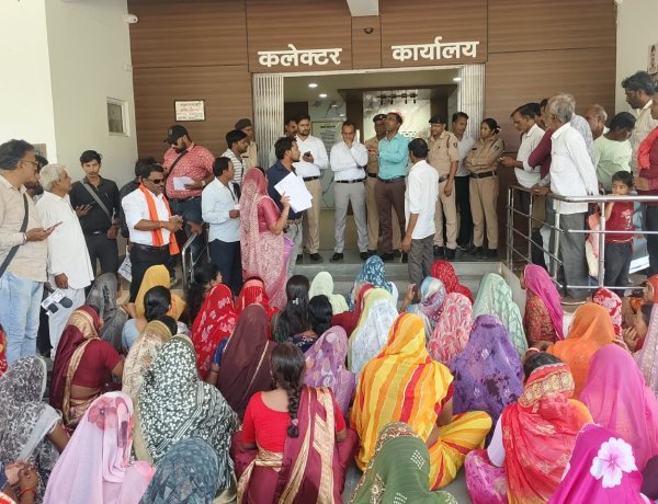 NEWS: समय पर भुगतान, मानदेय बढ़ाने समेत 13 मांगों को लेकर महिला स्वयं सहायता समूहों ने सौंपा ज्ञापन, पढ़े खबर