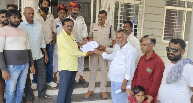 NEWS: डूंगलावदा में देवनारायण भगवान के बोर्ड को कचरे में फेंकने पर आक्रोश, OBC महासभा ने पुलिस से की सख्त कार्रवाई की मांग, पढ़े खबर