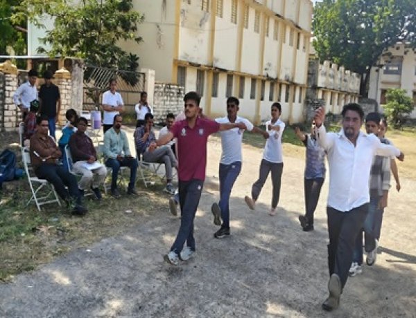 NEWS: प्री-आरडी परेड के लिए नीमच से वैभव साहू और योगेश्वरी कछावा का विश्वविद्यालय स्तर पर चयन, पढ़े खबर
