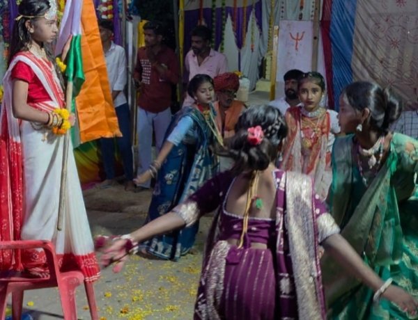 NEWS: मां अम्बे की भक्ति, भारत माता की शक्ति… जीरन के गरबा महोत्सव में दिखा अनूठा नजारा, पढ़े खबर