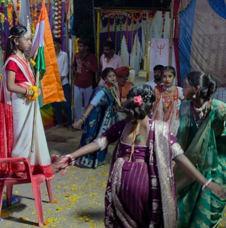 NEWS: मां अम्बे की भक्ति, भारत माता की शक्ति… जीरन के गरबा महोत्सव में दिखा अनूठा नजारा, पढ़े खबर